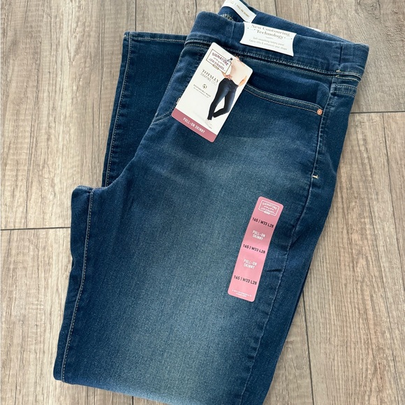 Signature by Levi Strauss Denim - Signature by Levi Strauss Totally Shaping Pull On Skinny Jeans